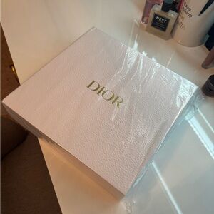 ✨ New Authentic Dior 500pc Puzzle ✨